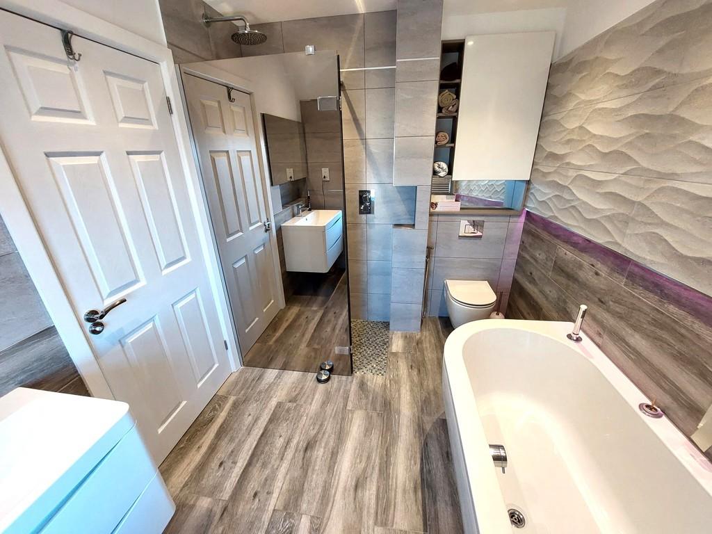 Main Family Bathroom