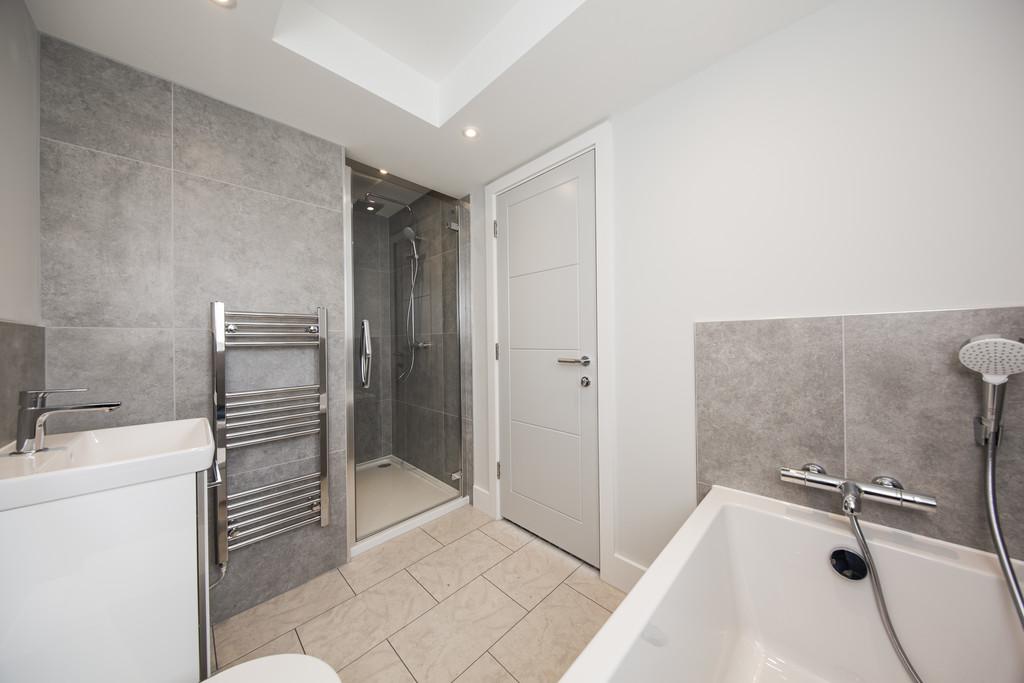 17 Ensuite Bathroom