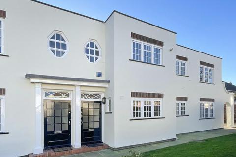 13 Lock Chase, London, SE3 9HB