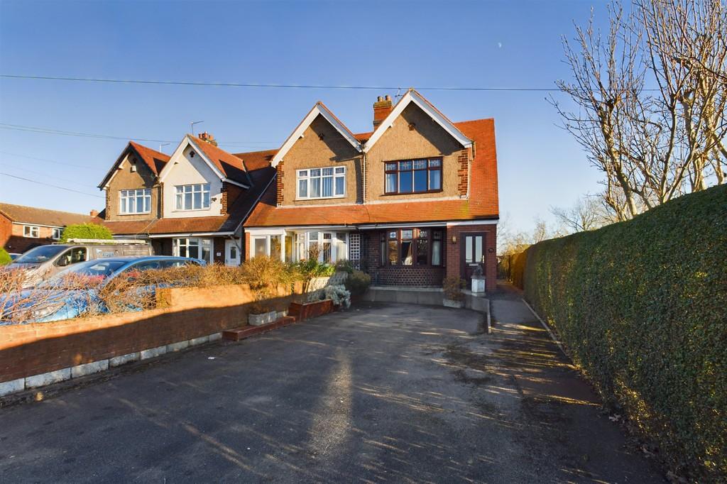 Fox Lane, Alrewas 3 bed semidetached house for sale £285,000