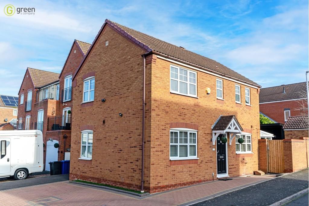 Peel Drive, Tamworth B77 3 bed detached house £330,000