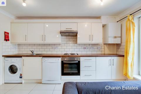 6 bedroom terraced house to rent, Ambassador Square, Isle of Dogs E14