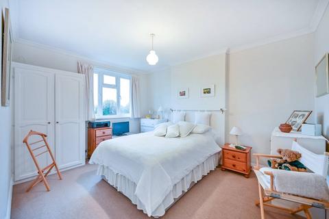 87 Beechcroft Avenue, New Malden, KT3 3EE