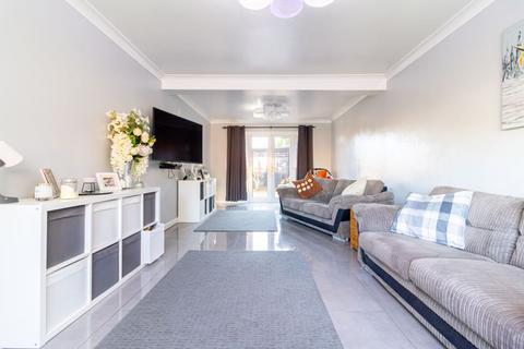 17 Crewes Lane, Warlingham, CR6 9NS