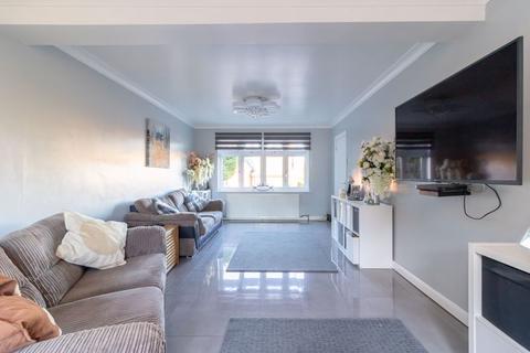 17 Crewes Lane, Warlingham, CR6 9NS