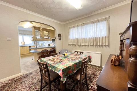 4 bedroom detached bungalow for sale, 11 Marine Drive, Ogmore-By Sea, Vale of Glamorgan, CF32 0PJ