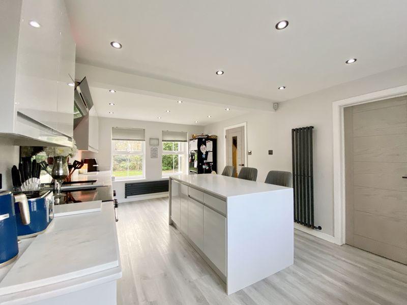 Blaydon Avenue, Four Oaks, Sutton Coldfield, B75 5TE 4 bed detached