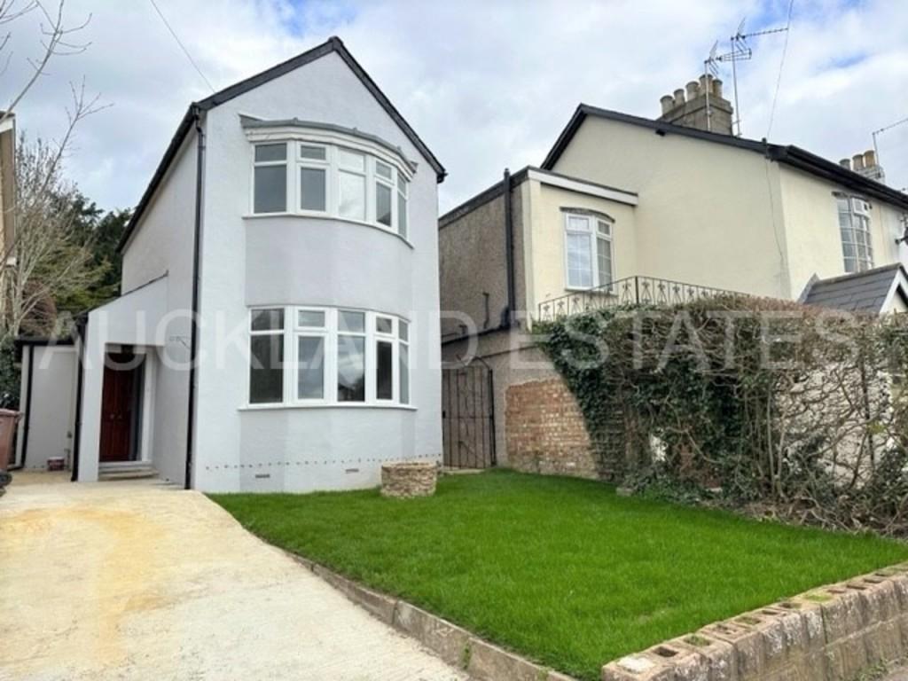 Quakers Lane, Potters Bar EN6 3 bed detached house £2,500 pcm (£577 pw)