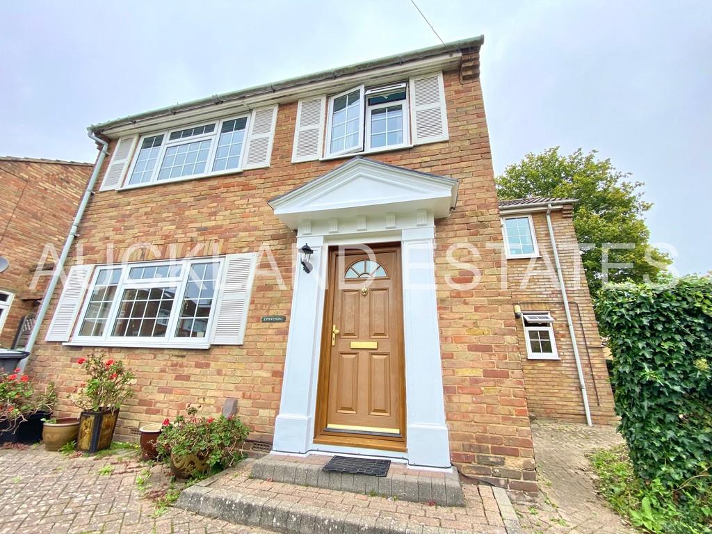 Penshurst Road, Potters Bar EN6 4 bed detached house for sale £765,000