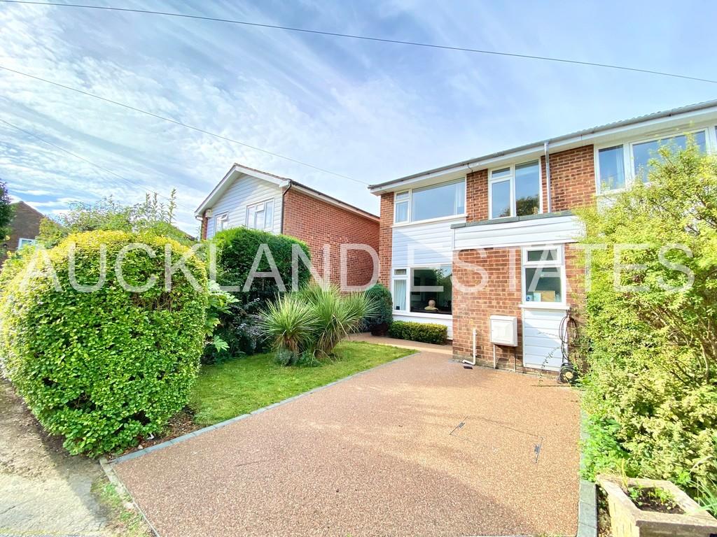 Bearwood Close, Potters Bar EN6 3 bed semidetached house £500,000