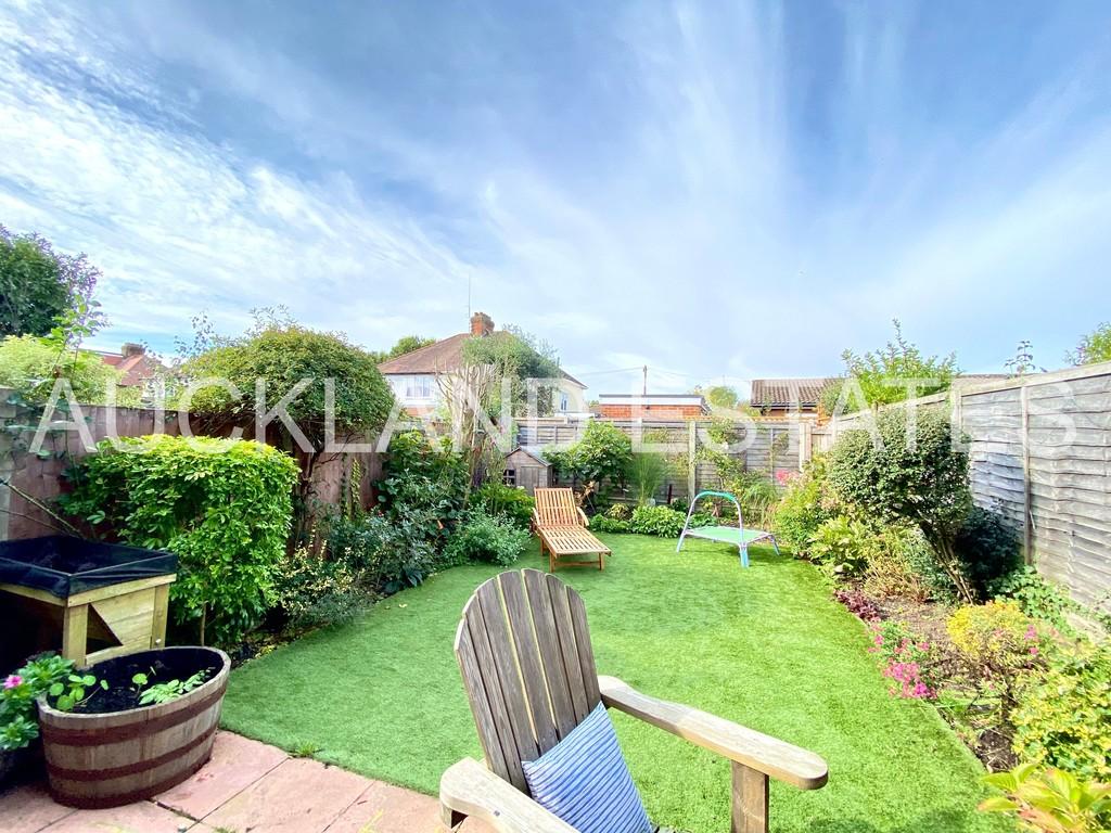 Bearwood Close, Potters Bar EN6 3 bed semidetached house £500,000