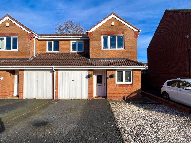 Newmarket Road, Norton Canes, WS11 9FF 3 bed semidetached house for