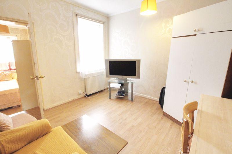 Park Lane, Waltham Cross EN8 2 bed terraced house £315,000