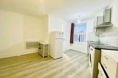 1 bedroom apartment to rent, Stoke Newington Road, Stoke Newington N16