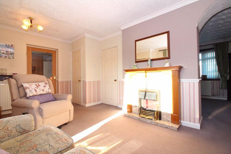 Bromley Lane, Kingswinford DY6 2 bed semidetached house for sale £