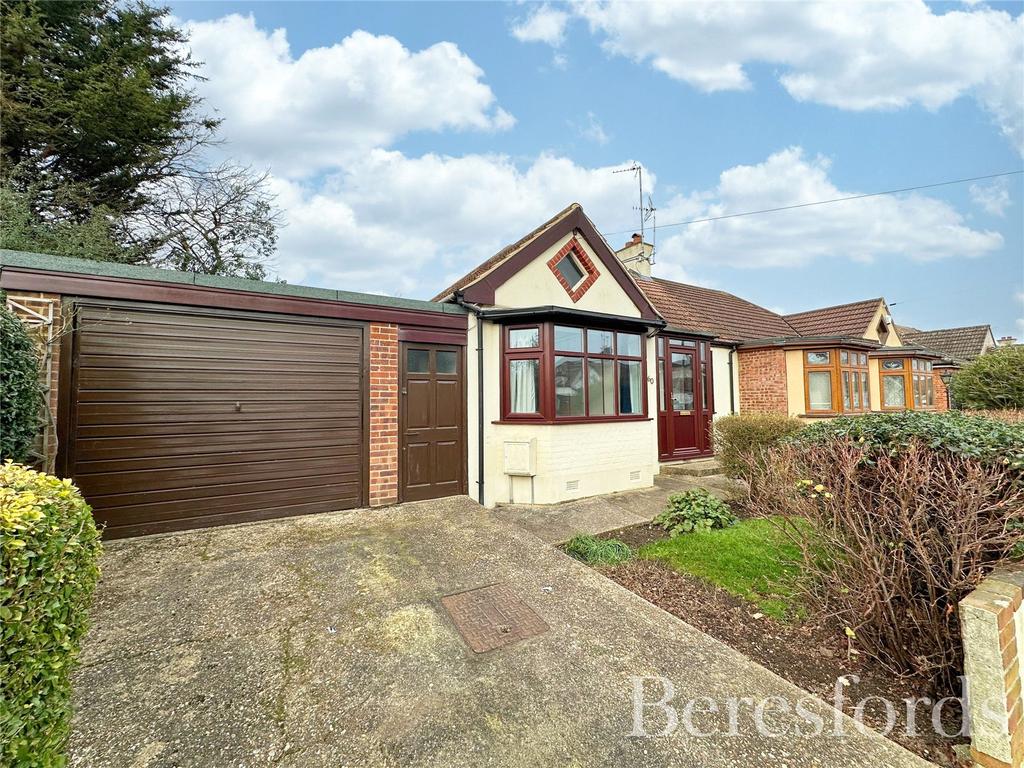 Curtis Road, Hornchurch, RM11 2 bed bungalow for sale £550,000