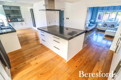 22 Medlar Drive, South Ockendon, RM15 6TS