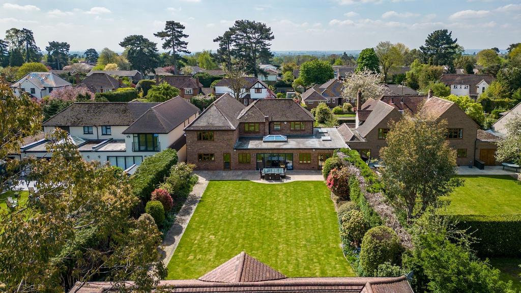 Clevehurst Close, Stoke Poges, SL2 5 bed detached house for sale £