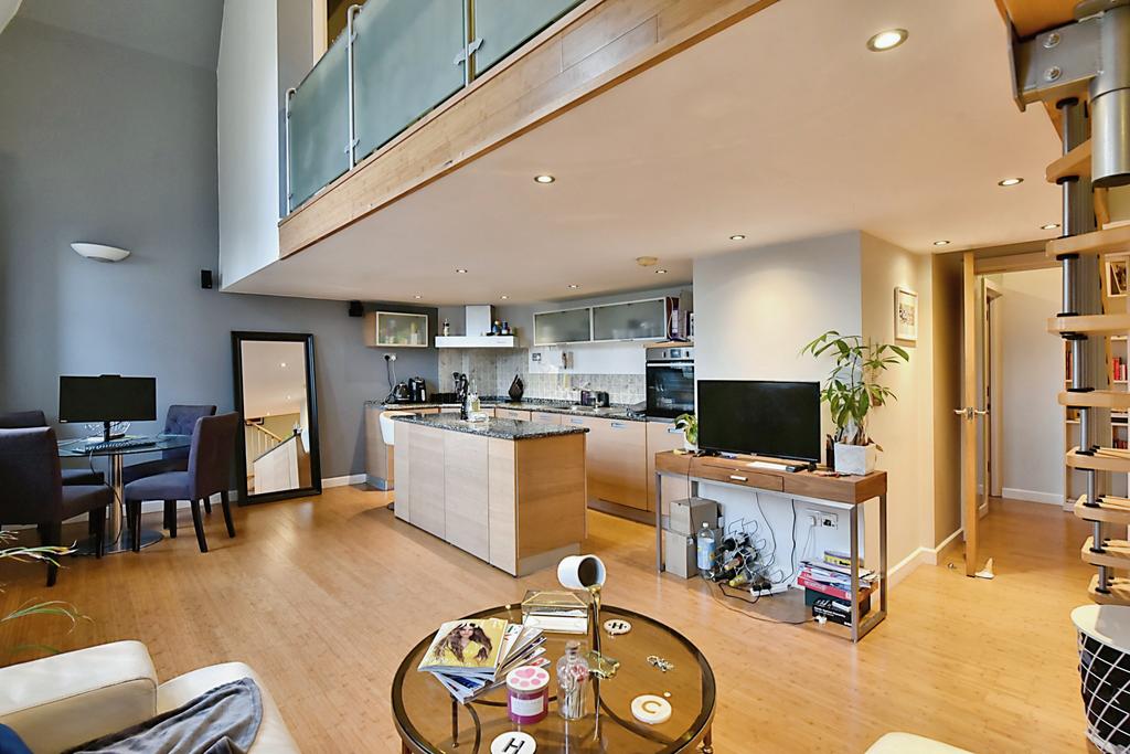 80 Reed Place Reed Place 2 bed flat - £2,450 pcm (£565 pw)