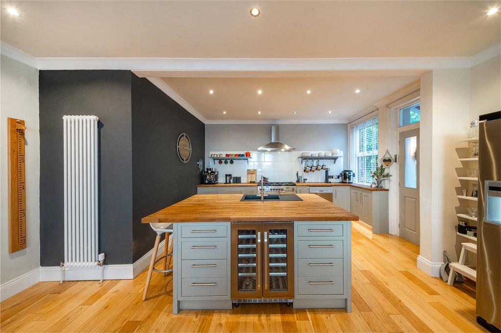 Raikes Lane, Birstall, Batley, West Yorkshire 4 bed detached house for