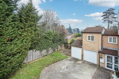 3 bedroom end of terrace house for sale, Rixon Close, George Green SL3