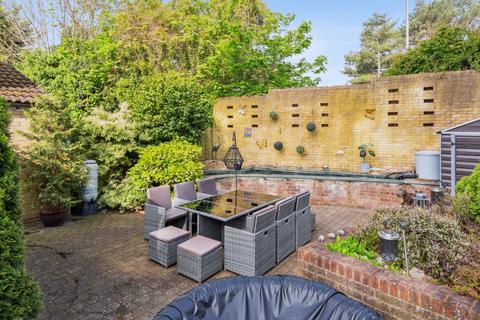 35 Rixon Close, George Green, Slough, SL3 6RH