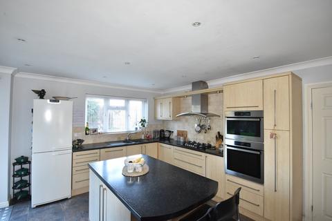 4 bedroom detached house for sale, Faversham Road, LENHAM, ME17