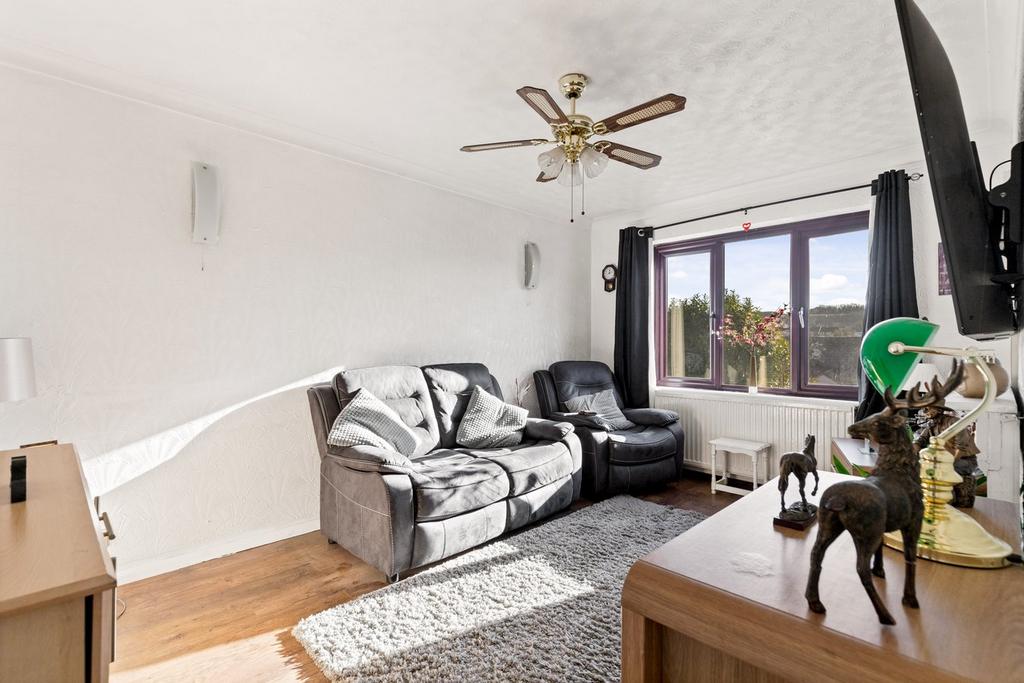 Edred Road, Dover, CT17 4 bed end of terrace house for sale £240,000
