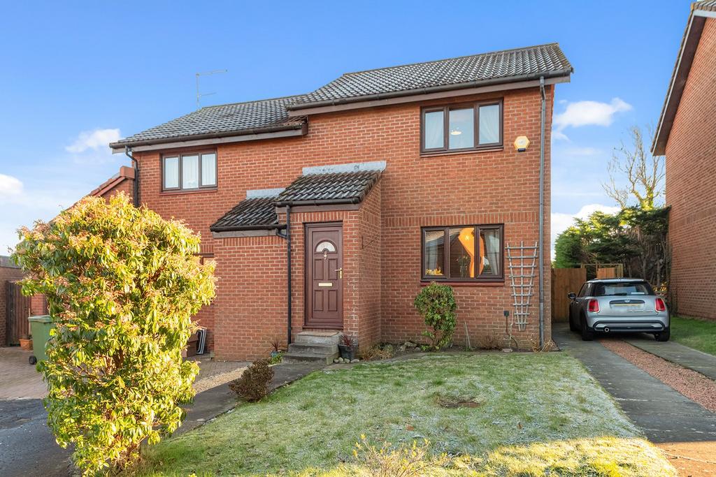 Blenheim Place, Stenhousemuir, Larbert, FK5 2 bed semidetached house