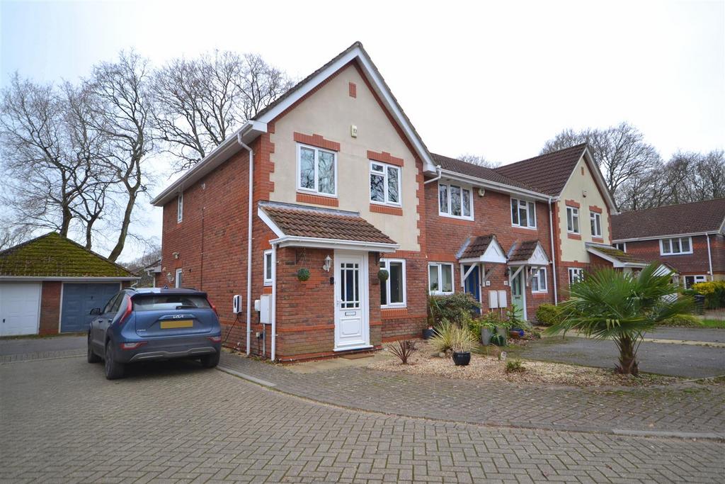 Hainault Drive, Verwood 3 bed end of terrace house for sale £375,000
