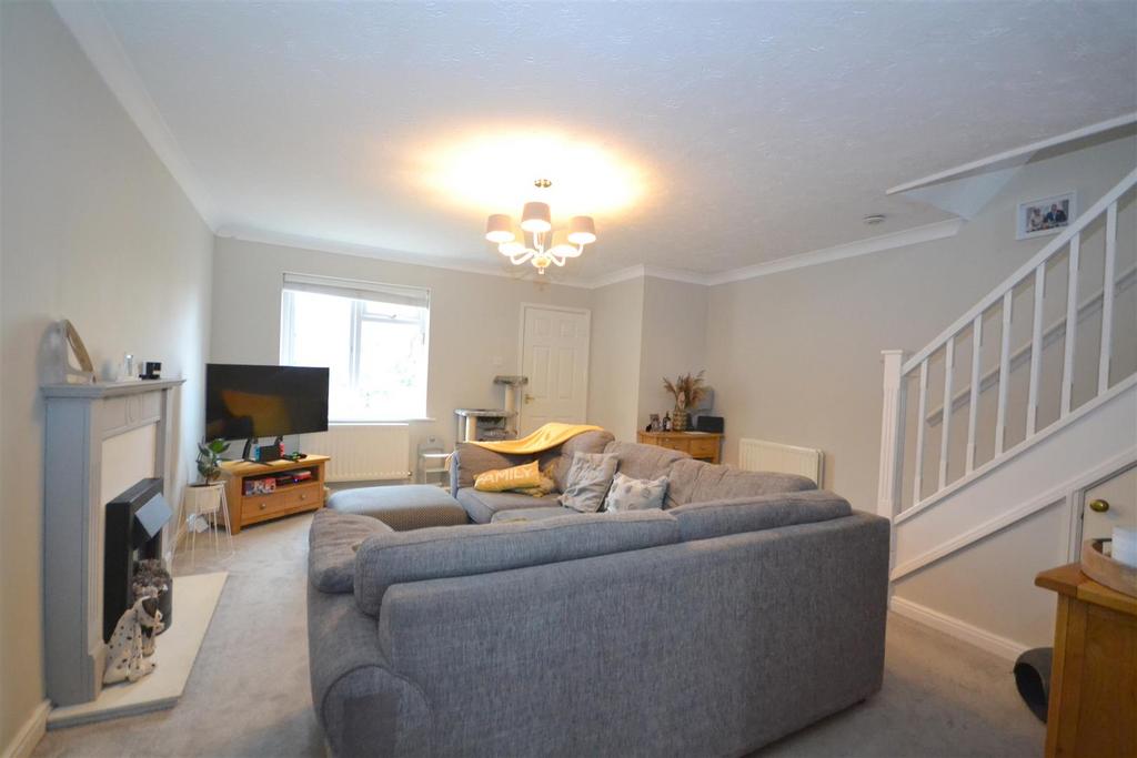 Hainault Drive, Verwood 3 bed end of terrace house for sale £375,000