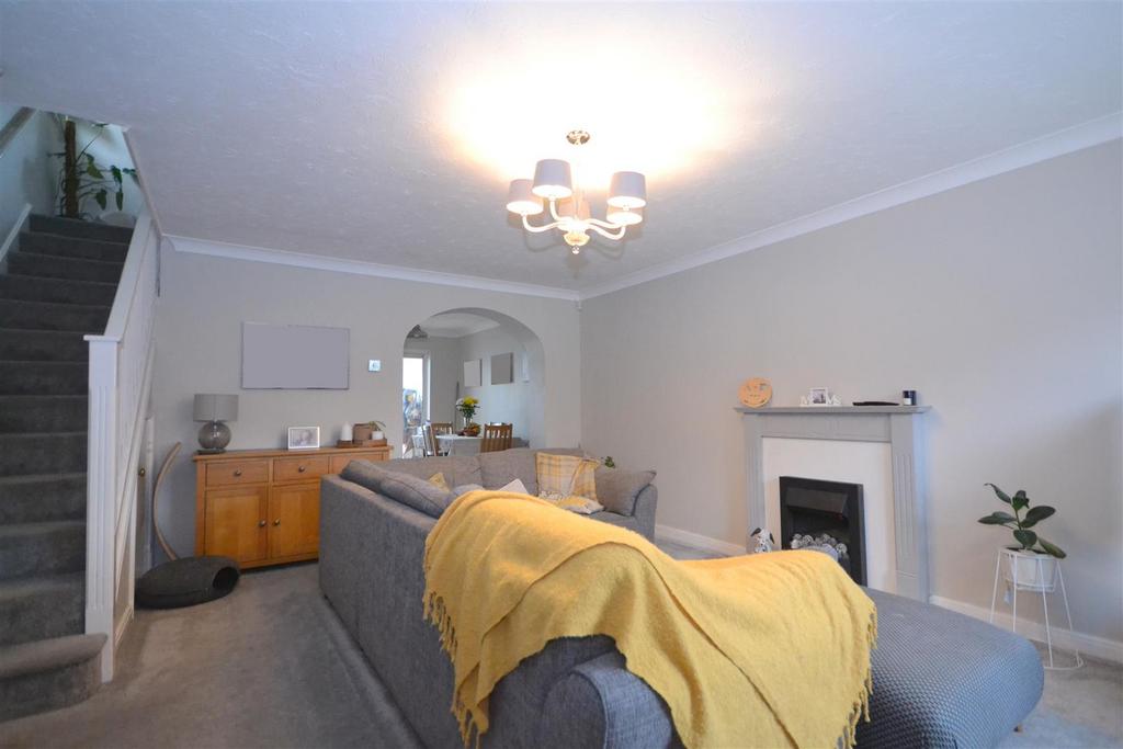 Hainault Drive, Verwood 3 bed end of terrace house for sale £375,000