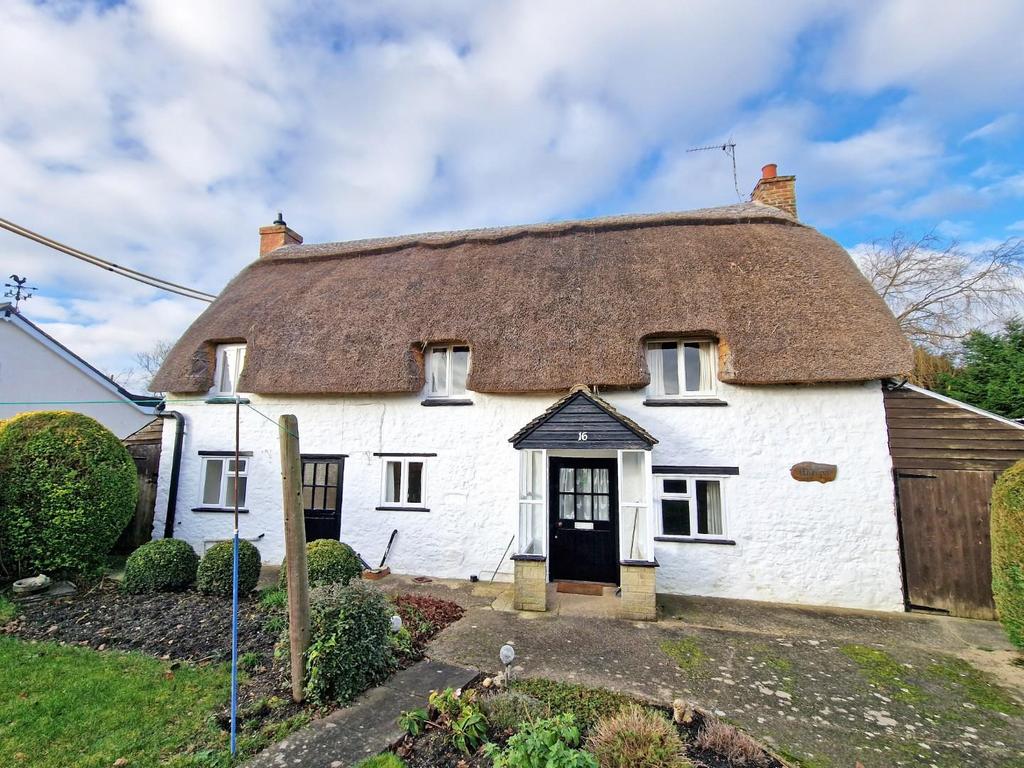 Green Lane, Upper Arncott, Bicester 2 bed detached house for sale £