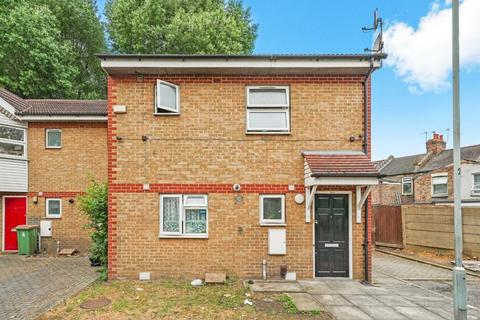 3 bedroom end of terrace house for sale, Protea Close, London E16