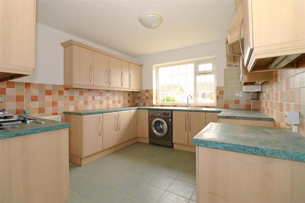 Hillside Avenue, SuttonOnSea... 2 bed detached bungalow for sale £