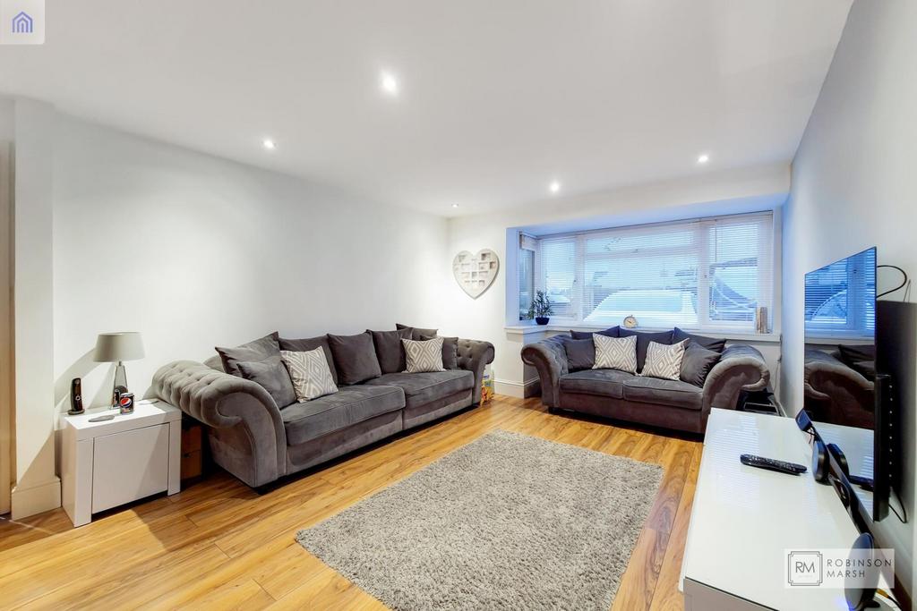 Coniston Way, Hornchurch RM12 4 bed terraced house for sale £525,000