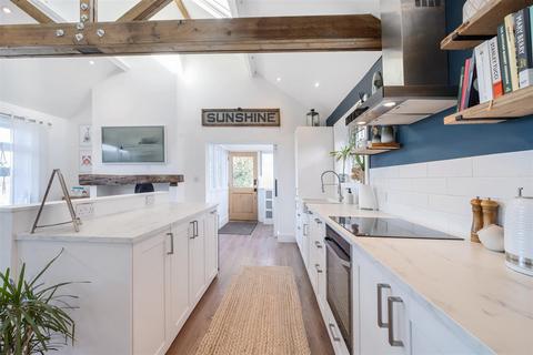 The White House Fore Street, Boscastle, PL35 0AX