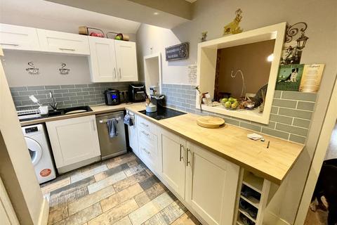 3 bedroom terraced house for sale - West End Road, Stratton, Swindon