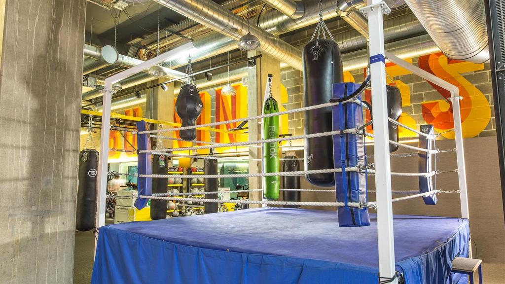 Boxing-ring-at-baltimore-wharf.jpg