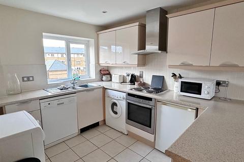 2 bedroom flat for sale, San Diego Way, Sovereign Harbour, Eastbourne BN23