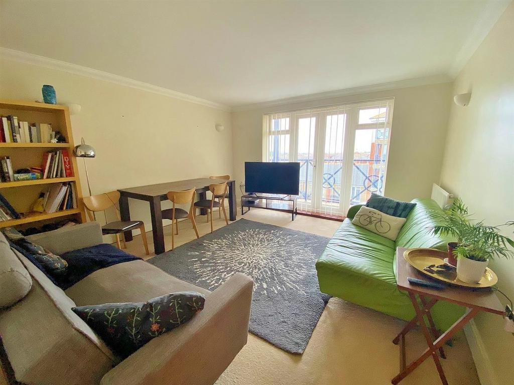 Dominica Court, Sovereign Harbour, Eastbourne BN23 2 bed flat for sale