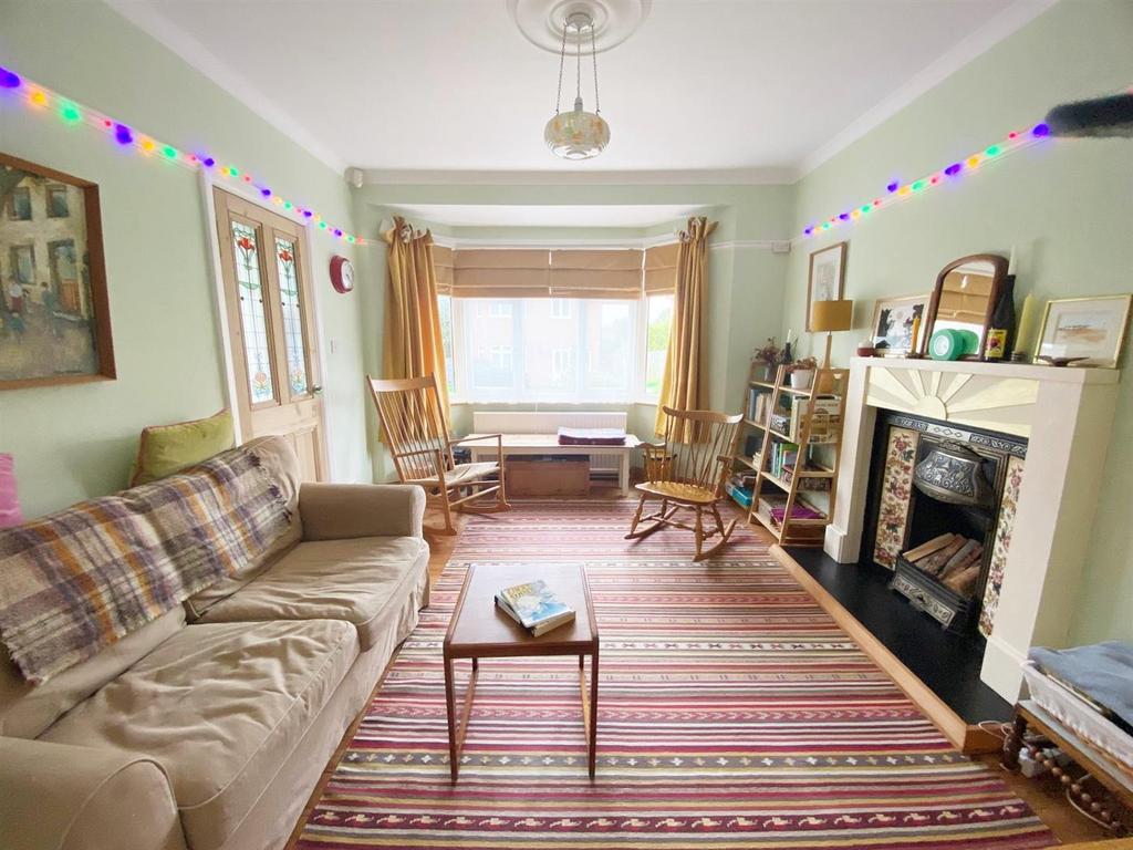 Beechy Avenue, Eastbourne BN20 3 bed detached house £425,000
