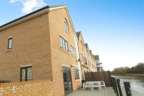 3 bedroom townhouse for sale, Scholeys Wharf, Mexborough