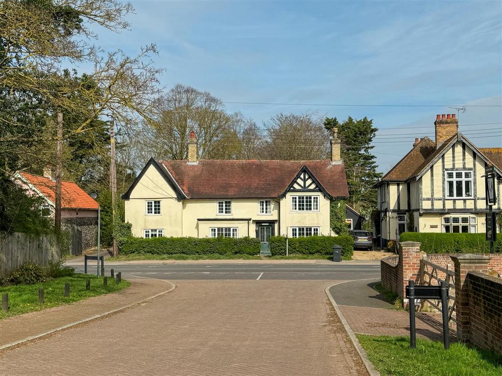 Bury Road, Kentford 5 bed detached house for sale £699,995