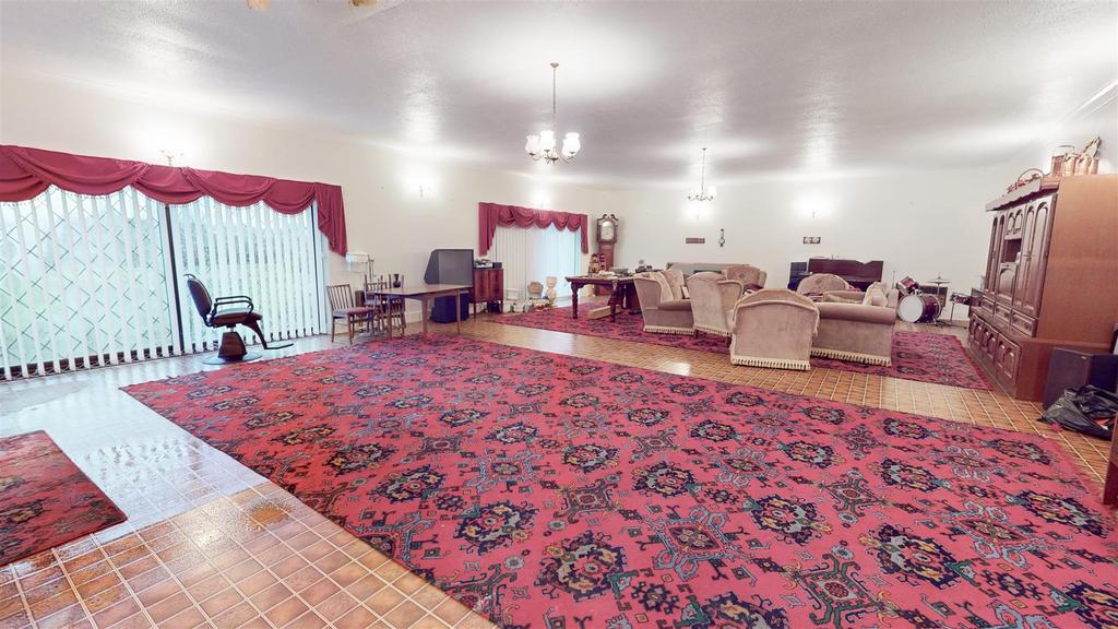 Turnpike Road, Red Lodge 4 bed detached house for sale £900,000