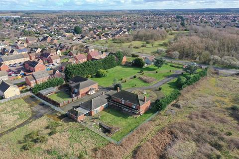 4 bedroom detached house for sale, Turnpike Road, Red Lodge