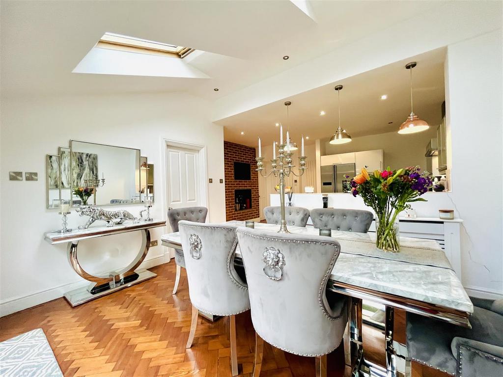 Live In Dining Kitchen