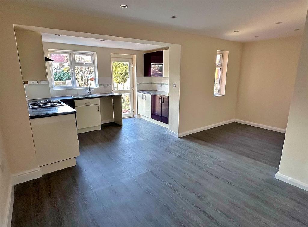 Wallis Avenue, Eastbourne BN23 4 bed terraced house for sale £349,950