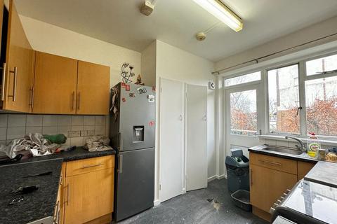 2 bedroom flat to rent, Bromley Road, London