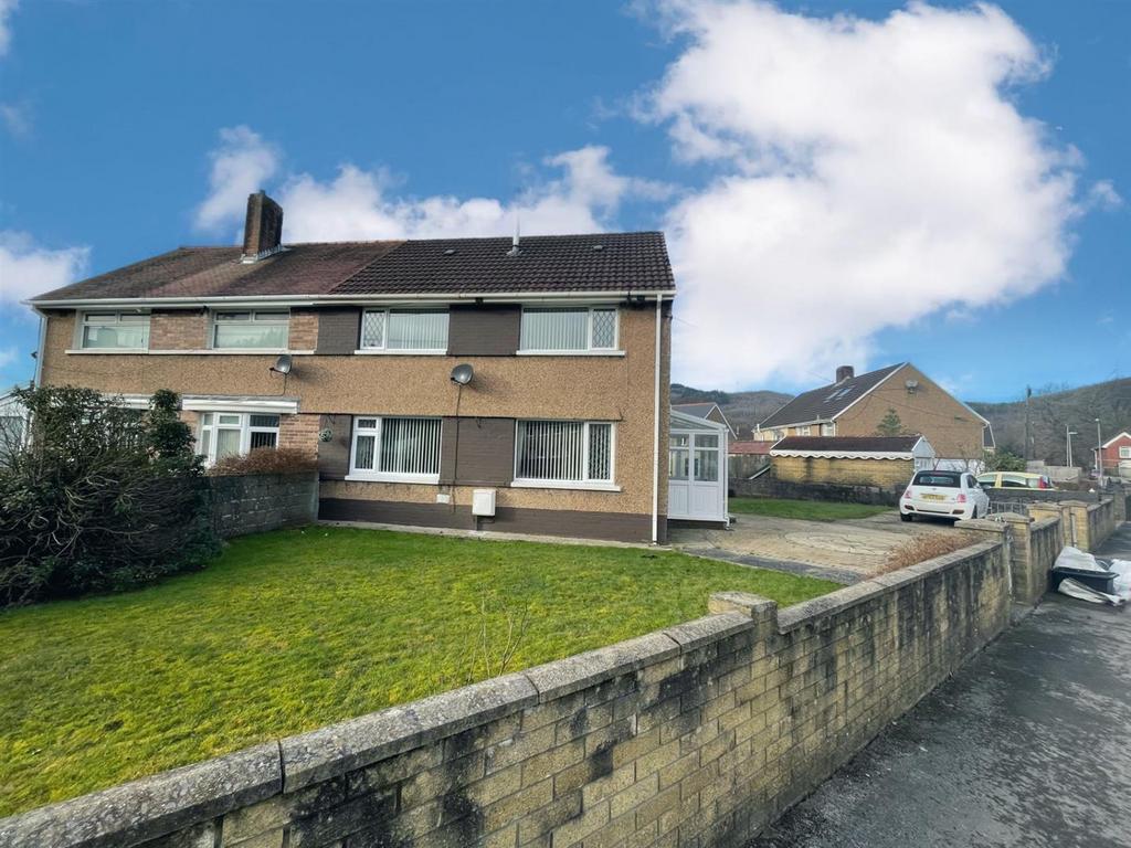 Maes Y Dre, Glynneath, Neath 3 bed semidetached house £139,950